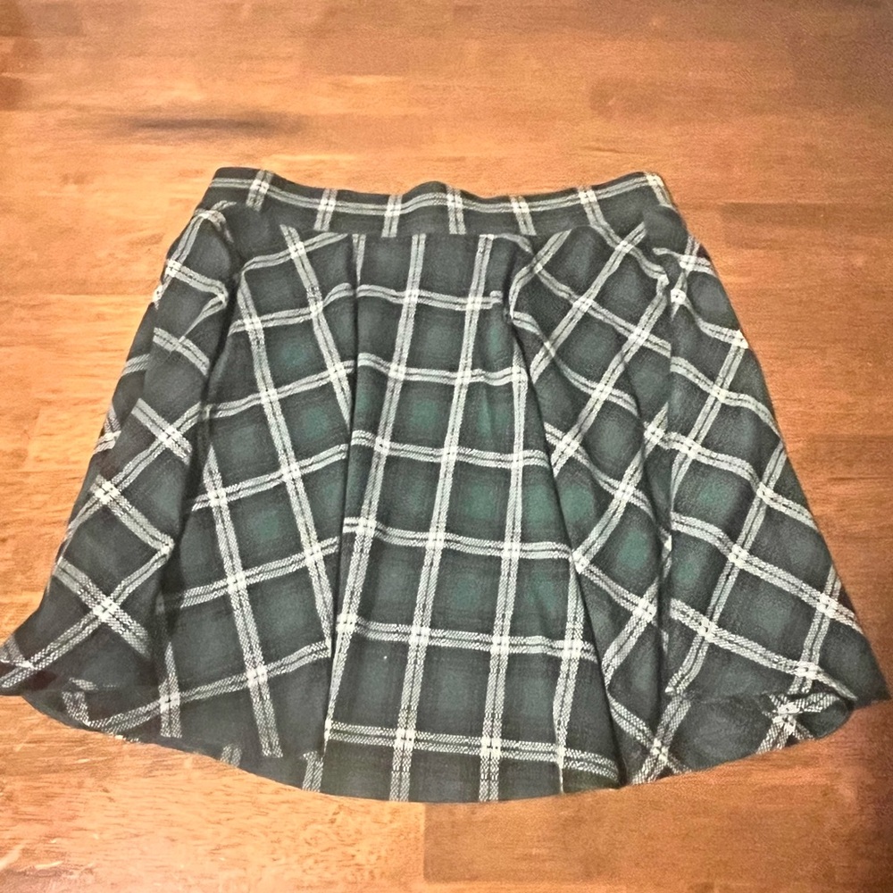 Stylish Plaid Mini Skirt in Black and Green